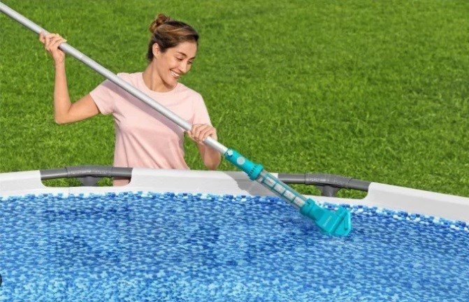 Bestway 58771 BW / Аккумуляторный ручной пылесос AquaSurge для чистки 58771 BW
